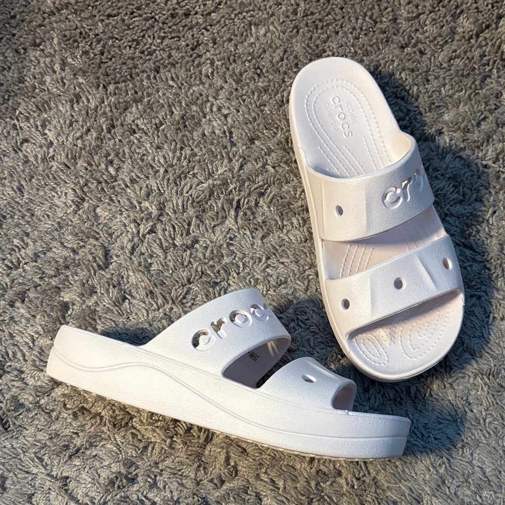 Women’s light pink CROCS